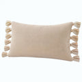 Cojín rectangular 50 x 30 cm de tejido beige con borlas decorativas
